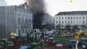 Fermierii protestează în tot mai multe țări din Europa! Între timp, magazinele din Franța sunt din ce în ce mai goale: „Nu sunt fermieri, nu este mâncare”